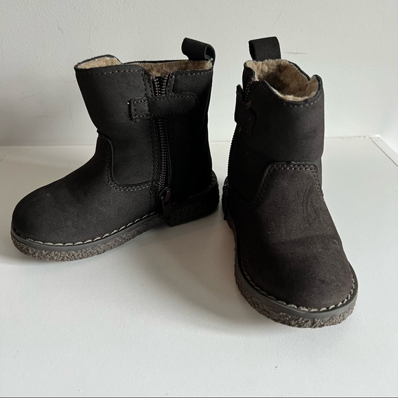 GAP Chelsea Sherpa toddler Boots never worn! - Picture 1 of 9